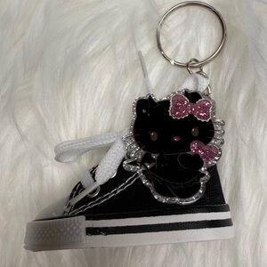 Keychain Hello Kitty Black and White Sneaker 👟